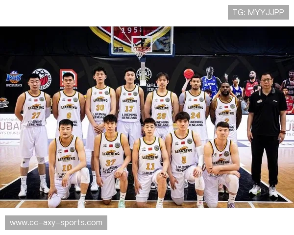 南京同曦力拼广东宏远 强强对决见证CBA季后赛激烈较量