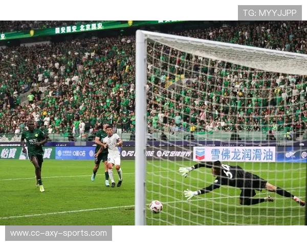 北京足球队实力引发热议球迷与专家观点交锋解析 北京足球队实力引发热议球迷与专家观点交锋解析